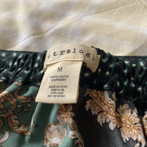 Maxi A-line front Pleated Skirt with front slit - Picture 4 of 7